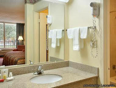 Ramada By Wyndham Houma Hotel Eksteriør billede